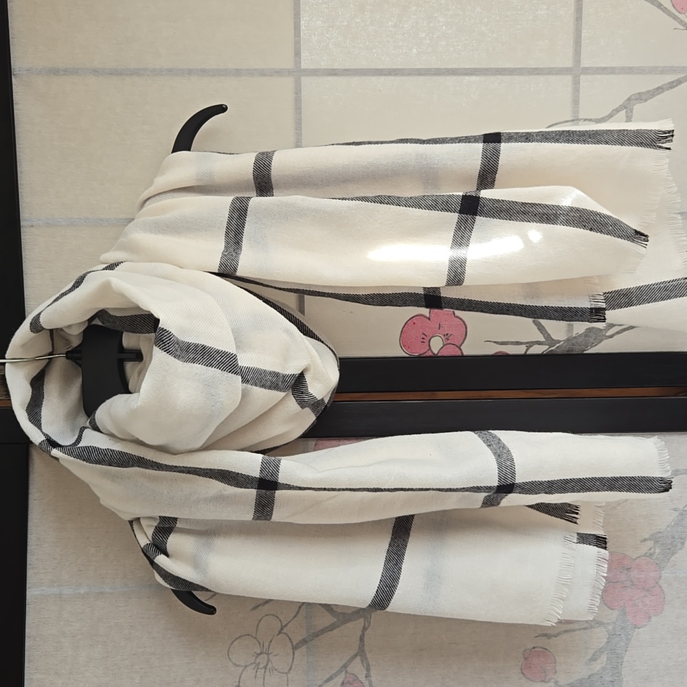 Chic Plaid Scarf/Wrap